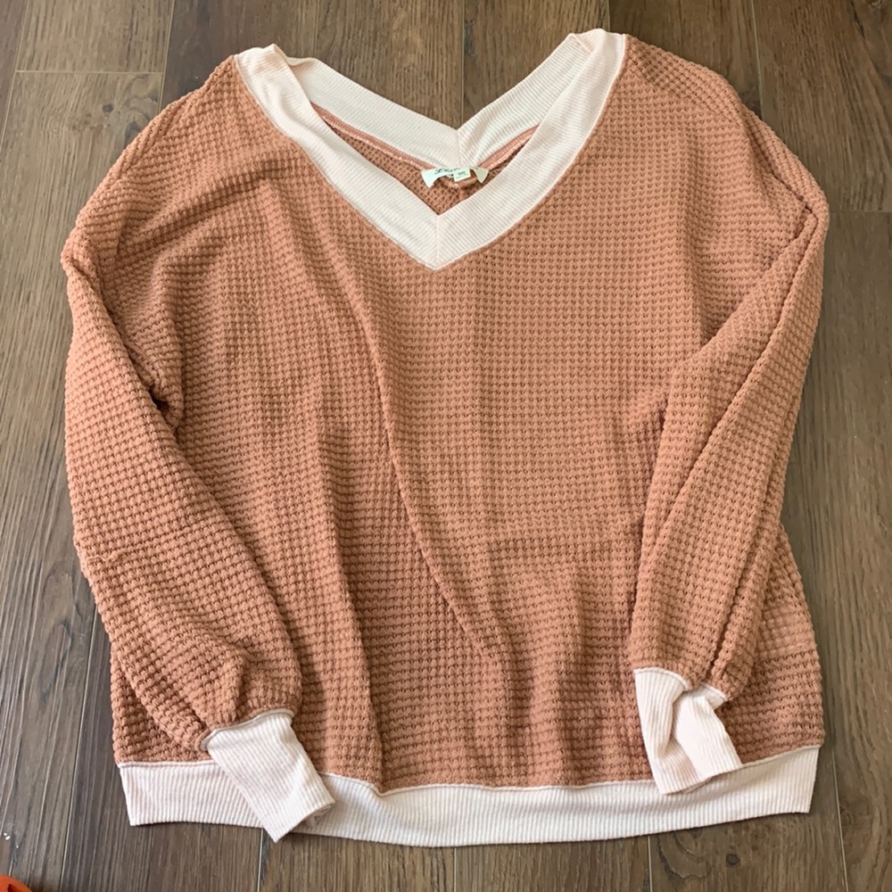 V-neck long sleeve light weight sweater